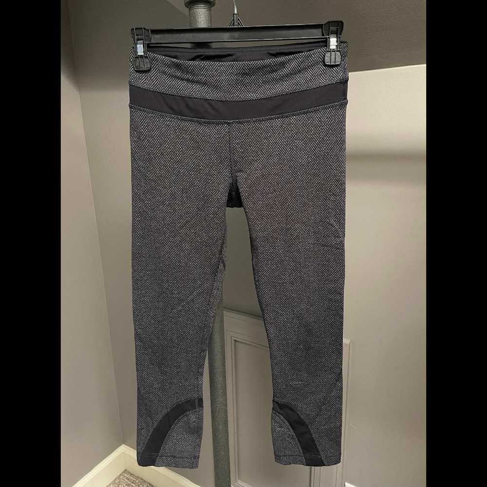 Lululemon Run: Inspire Crop II *All Luxtreme Giant Herringbone Heathered Black 4 - Picture 5 of 7